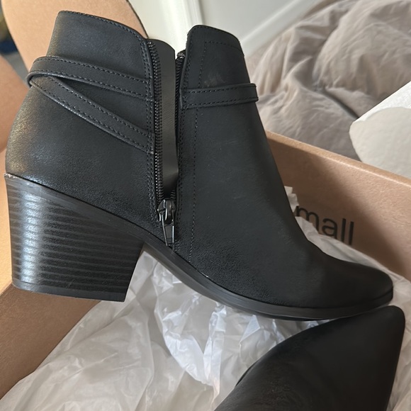 New black booties - Picture 2 of 3